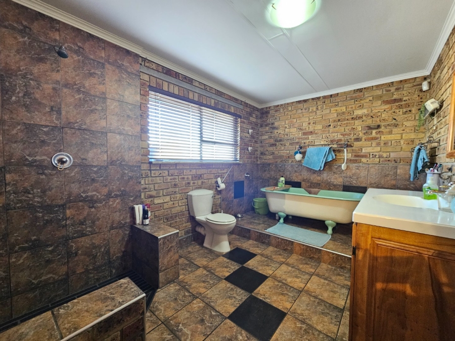 5 Bedroom Property for Sale in Vaalpark Free State